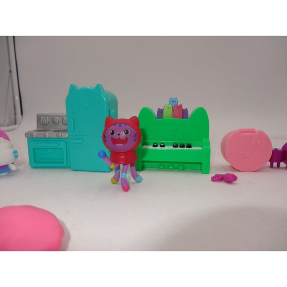 Gabby's Dollhouse Groovy Music Room with Daniel James and Bakery with Cakey - Picture 10 of 16